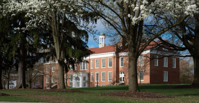 This Ohio Town Looks Nothing Like The Midwest And You Should Visit