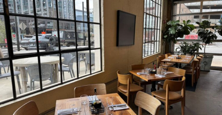 This Scenic Tennessee Restaurant Might Be The Most Impressive One Yet To Visit