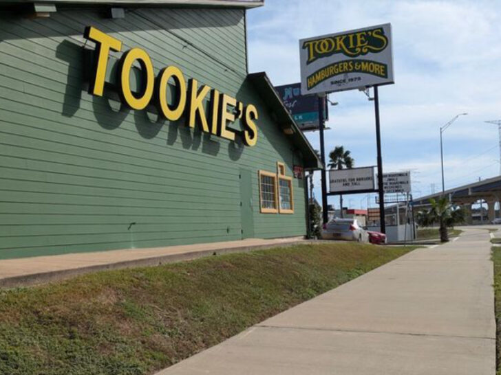 This Texas Burger Joint Is Known for Long Lines and Lasting Loyalty