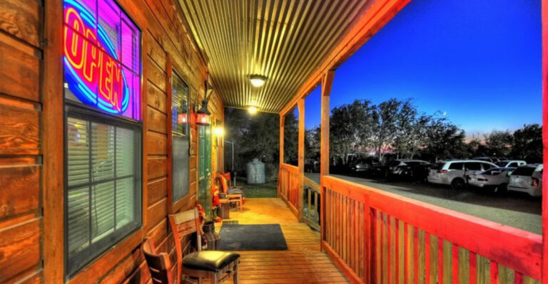 This Texas Catfish Spot in a Cabin Is So Good People Drive for Hours to Eat Here