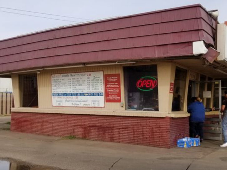 This Texas Drive-In Feels Like a Time Capsule And The Burgers Hit Different