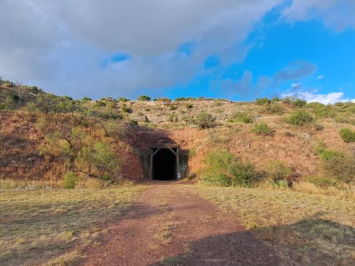 This Texas Hike Leads Through a Tunnel So Dark You Can&rsquo;t See a Thing