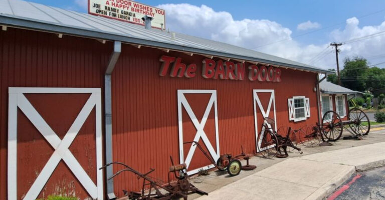 This Texas Steakhouse Proves Simple Can Still Mean an Incredible Ribeye