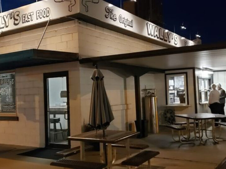 This Tiny Drive-In in Small-Town Illinois Has Been Serving Some of the Best Burgers Since 1951