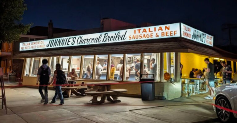 This Tiny Stand in Illinois Has Been Serving the Best Italian Beef Sandwich Since 1961