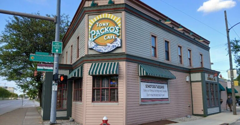 This Unassuming Ohio Cafe Has Been Gathering Celebrity-Signed Buns For Decades