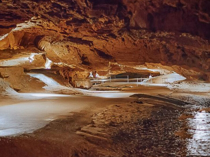 This Underground Cave Tour In Tennessee Unveils A Whole New World