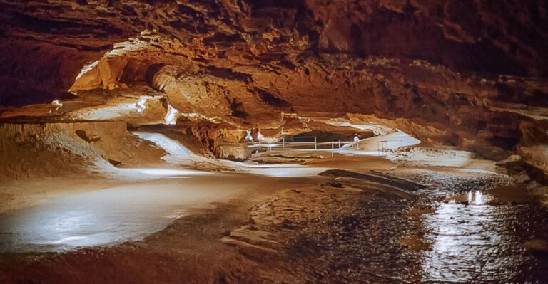 This Underground Cave Tour In Tennessee Unveils A Whole New World