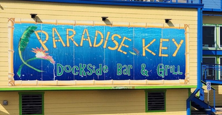 We Found a Texas Beach Bar With Views That Make You Stay for Hours