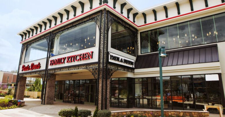 You Won’t Believe These 10 Creative Themed Dining Spots Right Here In Tennessee