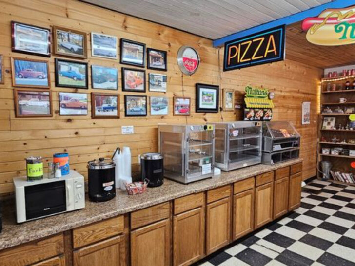 You&rsquo;ll Want to Head to the Middle of Nowhere in Michigan for the Pizza and Subs at This Small-Town General Store