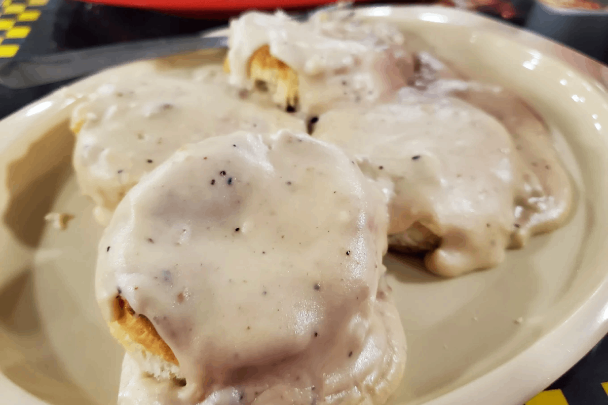 10 Hidden-Gem Tennessee Biscuit Spots Where the Gravy Flows and the Locals Know