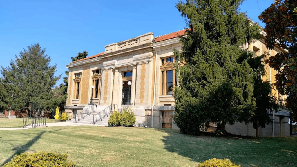 10 Tennessee Places Where Low Costs Meet a Great Way of Life