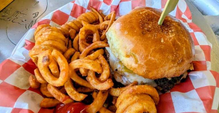 10 Mouthwatering Colorado Cheeseburgers That Deliver Big Flavor Every Time