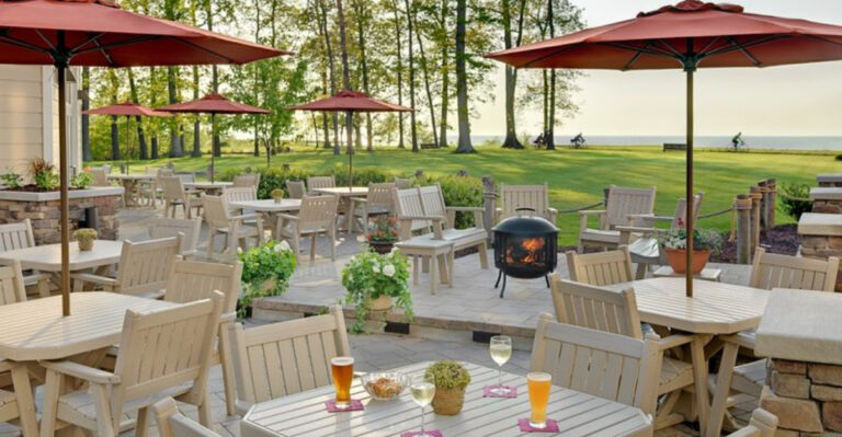 10 Ohio Waterfront Restaurants With Lake Erie Sunsets (And Even More Amazing Food)