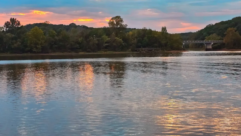 11 Walkable Lakeside Towns in Tennessee Where Spring Feels Extra Magical