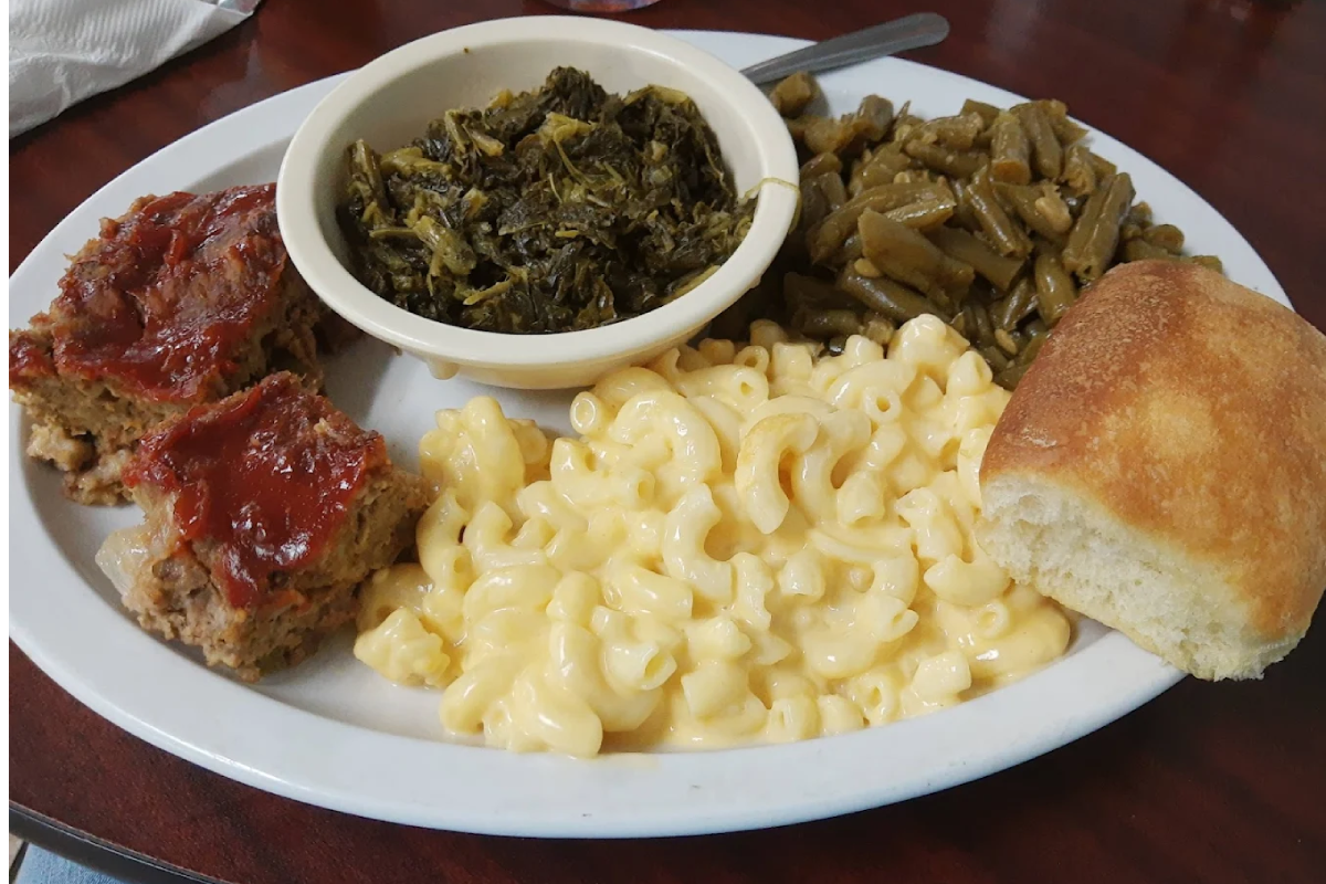 12 Tennessee Buffets That Make You Feel Like You're Back in the '80s