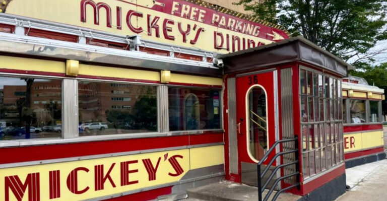 12 Vintage Diners in Pennsylvania Every Milkshake Lover Needs to Visit
