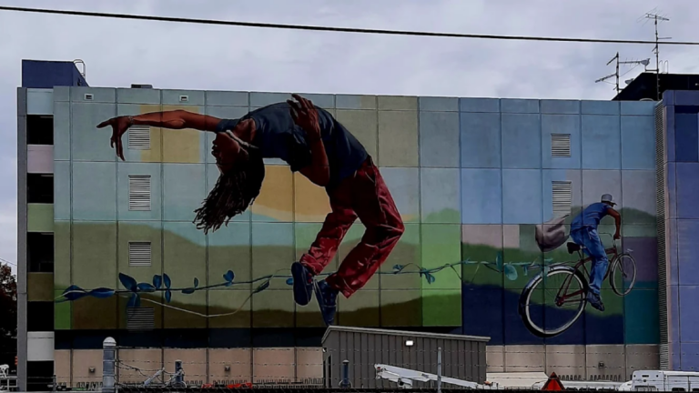 13 Larger-Than-Life Tennessee Murals That Turn Whole Walls Into Local Legends