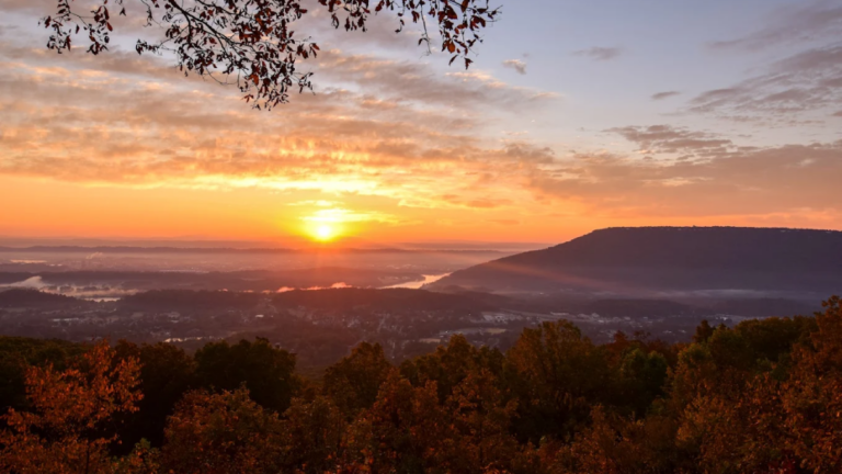 13 Must-Try Tennessee Walking Tours for a Trip Full of Stories