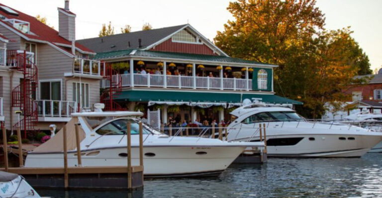13 Ohio Beachfront Restaurants So Popular, Locals Skip Them On Weekends