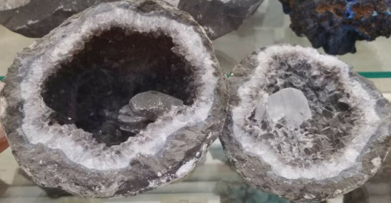14 Incredible Crystal-Hunting Spots In New Jersey Every Rock Enthusiast Should Explore