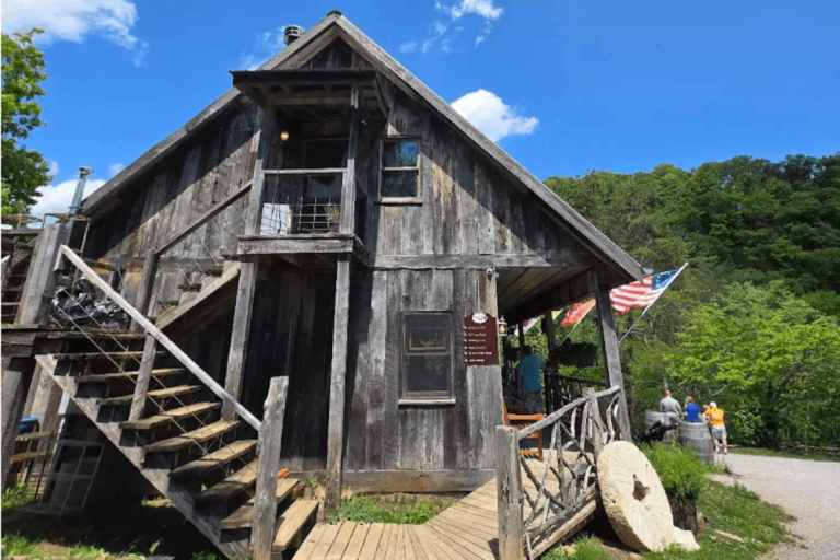 15 Small-Town Tennessee Restaurants So Charming, They’re Worth Every Mile