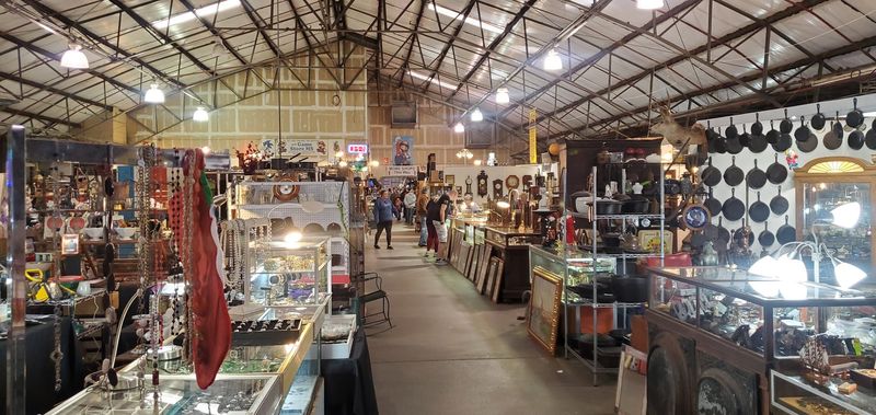 Flowood Antique Flea Market (Flowood) Flowood Antique Flea Market (Flowood)