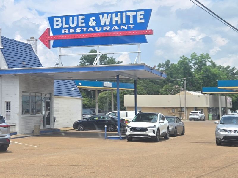 The Mississippi Diner Energy Hits the Second You Walk In