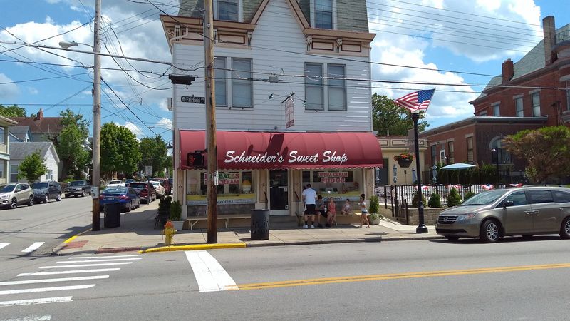 A Storefront That Stops You Mid-Stroll on Fairfield Avenue A Storefront That Stops You Mid-Stroll on Fairfield Avenue