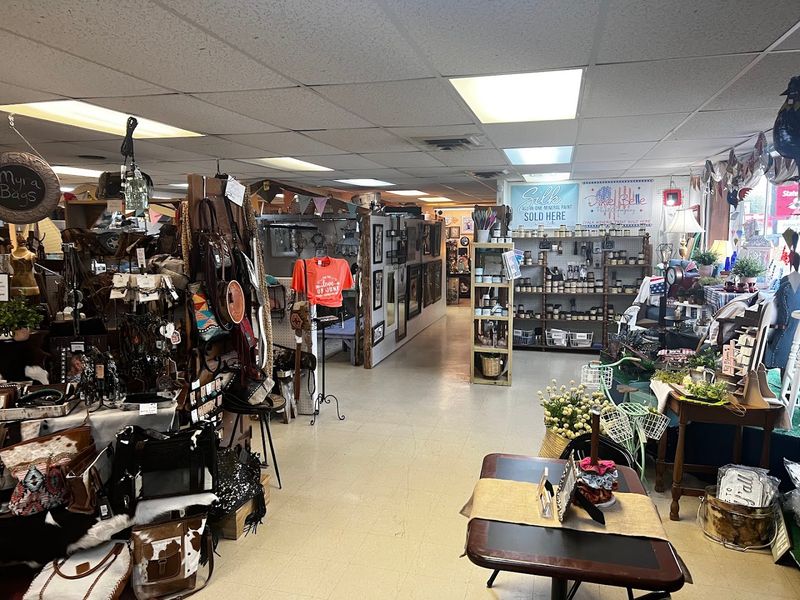 Rusty Rooster Flea Market & Antique Mall (Mountain Home)