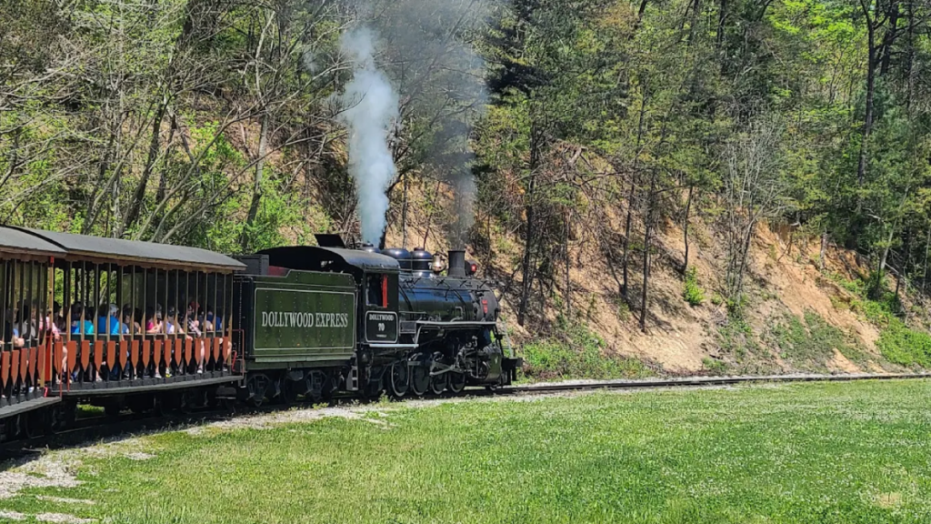 9 Tennessee Train Rides That Make You Feel Like You've Stepped Into the Past