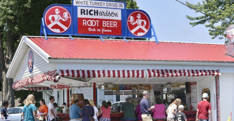 9 Old-Fashioned Ohio Drive-In Restaurants With Legendary Comfort Food