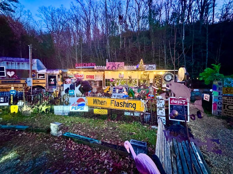 A Cozy Stop Near the Smokies With a True Local Feel A Cozy Stop Near the Smokies With a True Local Feel