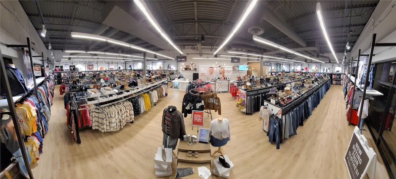 A Fashion-Focused Thrift Experience A Fashion-Focused Thrift Experience