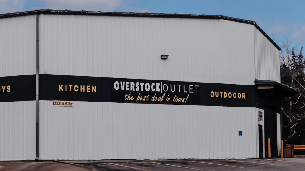A Hidden Overstock Store In Tennessee Is Full Of Deals That Move Quickly