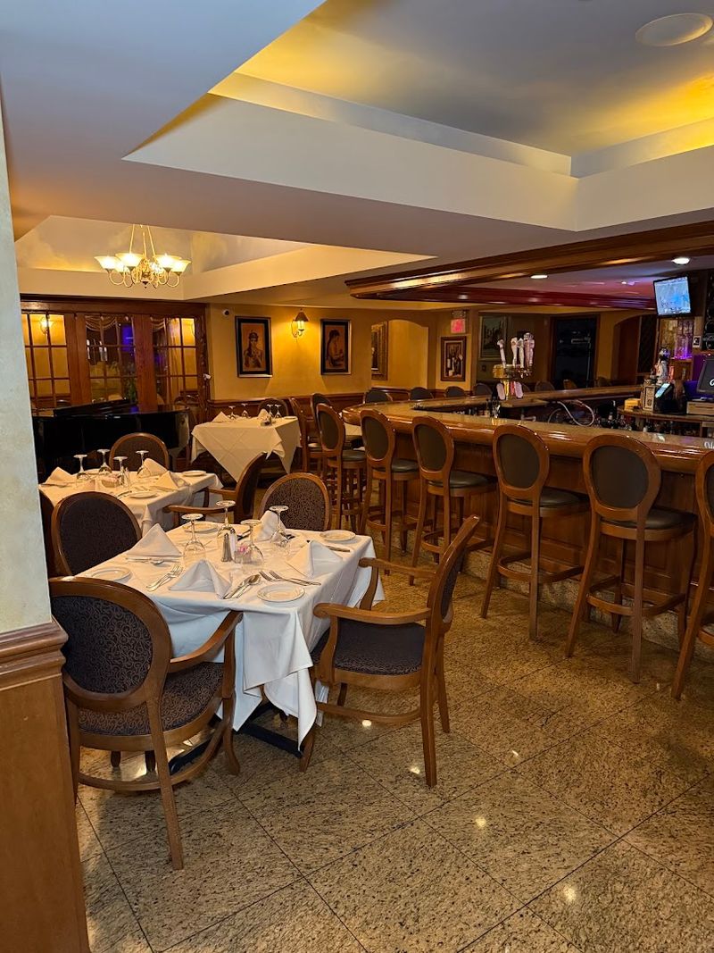 A Midland Park dining room that feels warm without trying too hard A Midland Park dining room that feels warm without trying too hard