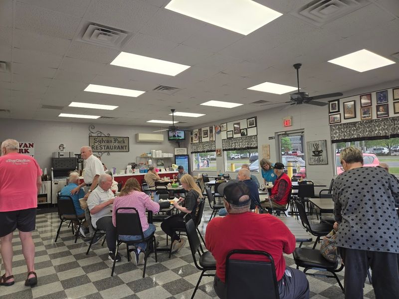 A Murfreesboro Comfort Food Spot With Neighborhood Charm
