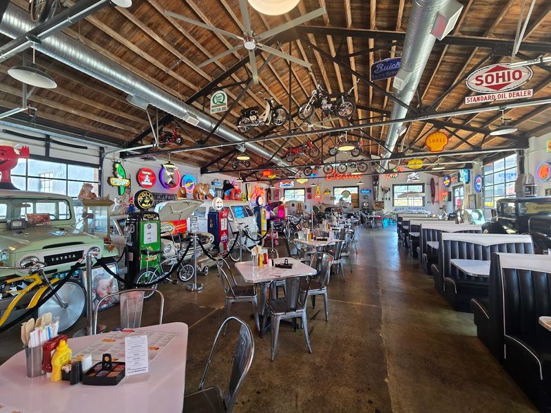A Retro Diner That Feels Like a Time Capsule A Retro Diner That Feels Like a Time Capsule