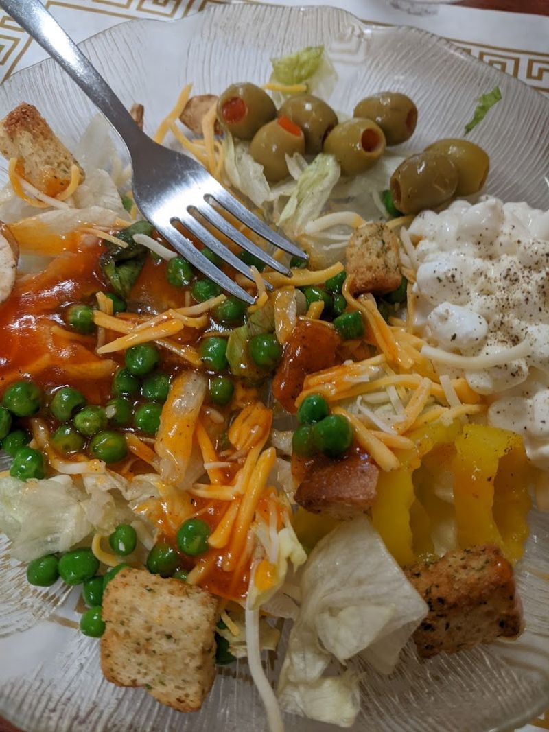 A Salad Bar That Actually Holds Its Own