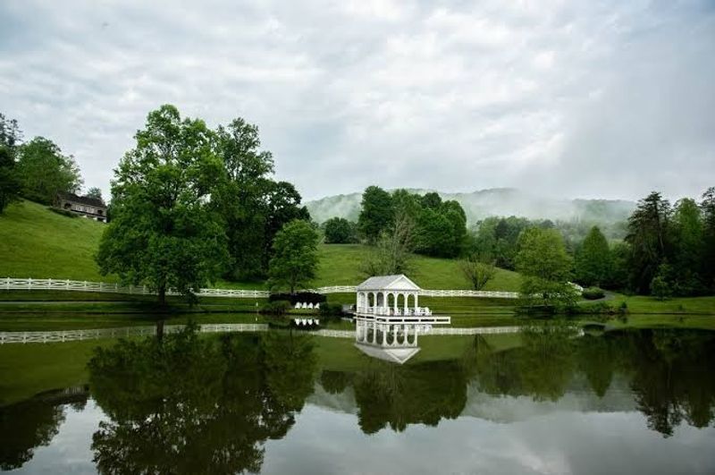 A Smoky Mountain setting that feels worlds away