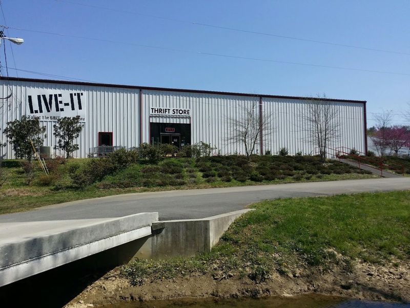 A Tennessee Thrifting Adventure That's Worth Clearing Your Schedule For