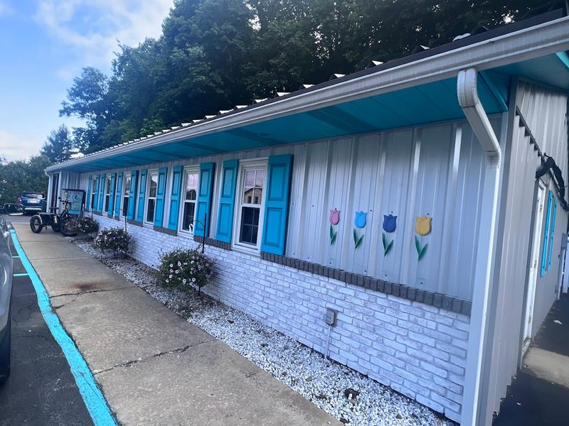 A Tiffany-blue diner with Audrey Hepburn charm