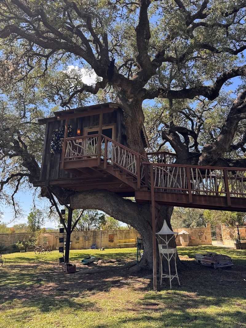 A Treehouse Straight Out of a Storybook A Treehouse Straight Out of a Storybook