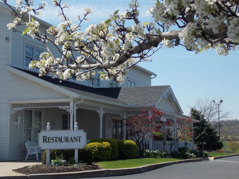 A cozy roadside stop with serious small-town charm