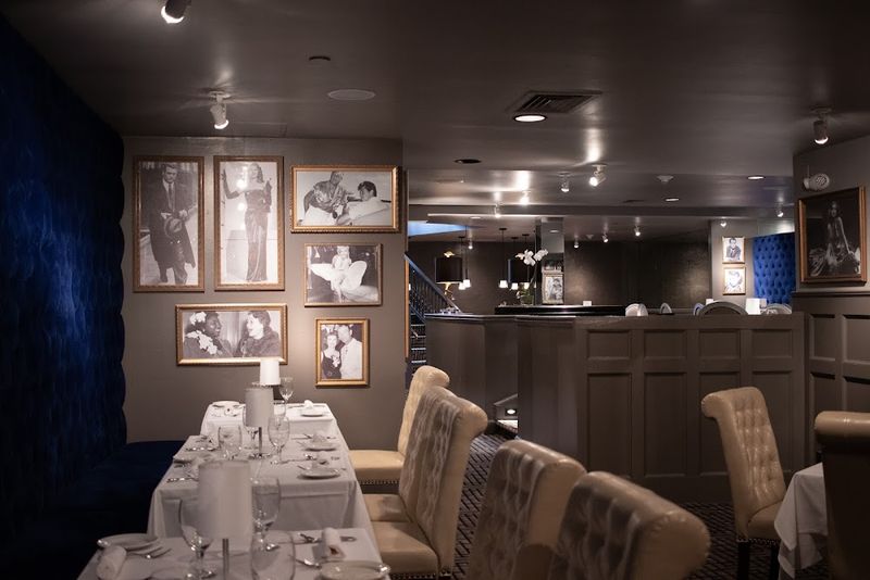A cozy room with the feel of a hidden favorite A cozy room with the feel of a hidden favorite