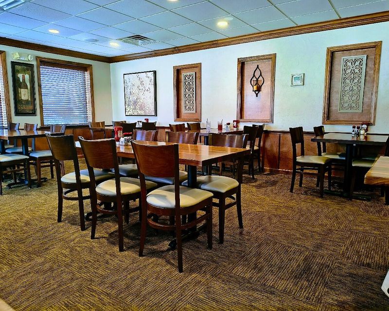 A dining room made for celebrations and comfort A dining room made for celebrations and comfort