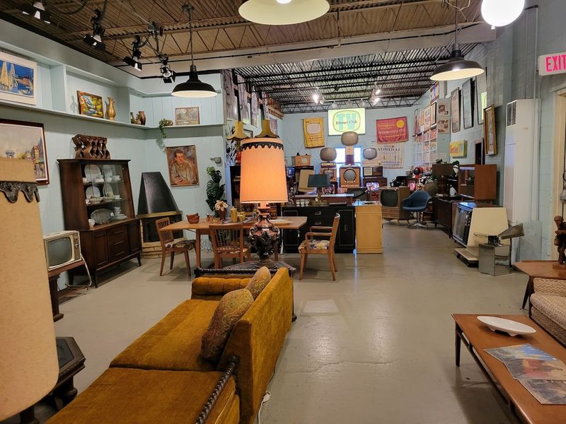 A dream stop for mid-century modern fans A dream stop for mid-century modern fans