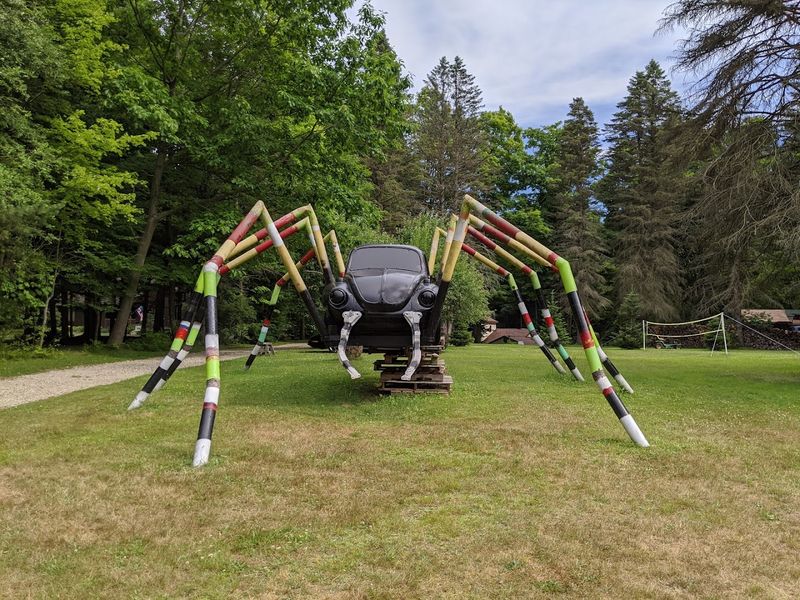 A front-yard attraction that feels like a hidden find