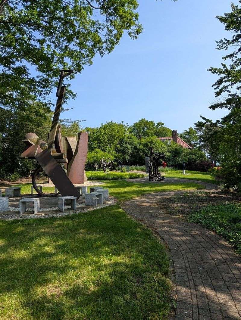 A hidden art park with a surprising sense of discovery A hidden art park with a surprising sense of discovery